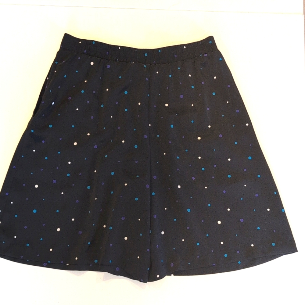 Vintage high waist, pleated, silky poly polka shorts. Sz. 8. S&K & Co